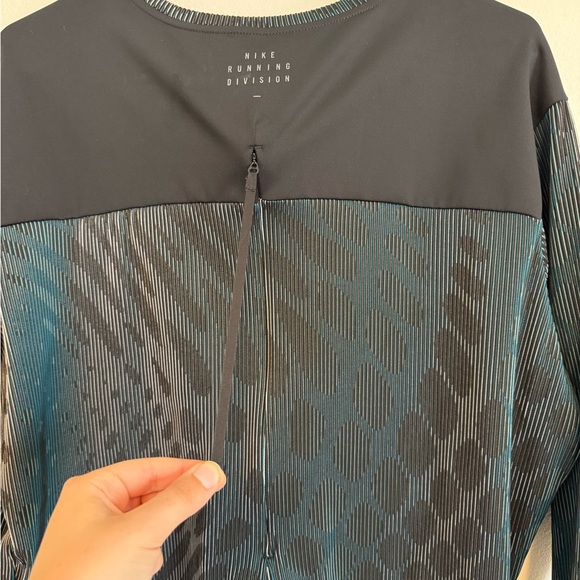 Nike Run Division Midlayer Top - Picture 7 of 9